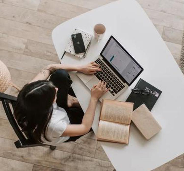 谁在拍“虚假广告”?背后是你身边的一位普通人接了一个单