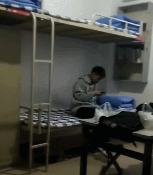 把被子叠成豆腐块太难了-搞笑gif动态图片-izike