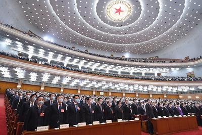 政府工作报告：深入推进大众创业万众创新