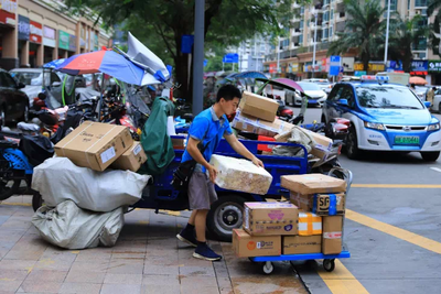 订单暴涨包裹滞留 快递如何应对“双11”