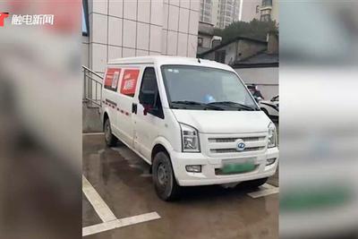 女孩乘货拉拉跳车前监控曝光：副驾位疑似未关窗 依稀可见人影