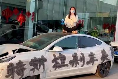 “车顶维权”背后：特斯拉车主已多次维权 售后经理回复惹人发笑