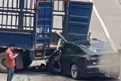 现场惨烈！广东一辆特斯拉追尾货车，驾驶人当场死亡！特斯拉回应