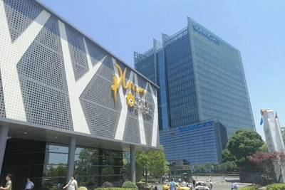 辞去苏宁易购董事长，张近东转任名誉董事长，苏宁未来谁掌舵？ - Vimarsana News