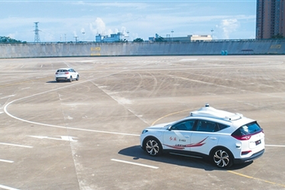 海南首张自动驾驶开放道路测试牌照授牌