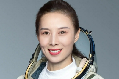 博士生王亚平！中国首位出舱的女航天员，做了什么研究？
