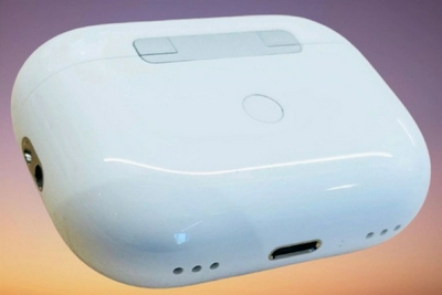 苹果AirPods Pro 2爆料图曝光：充电盒新增扬声器开孔、挂绳孔