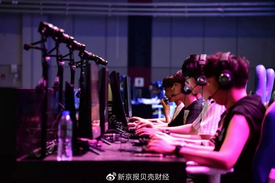 英雄联盟S11全球总决赛背后：那些电竞解说的光环、压力与梦想