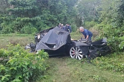 奇迹！特斯拉Model S从悬崖掉落 但司机只被轻微划伤