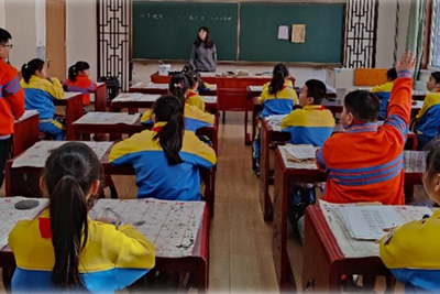 北京官方补课教师每学期多挣5万元：能否抚平“双减”之下教师工作压力？