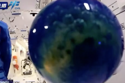 太空水球“沸腾”了！中国空间站首次太空授课！