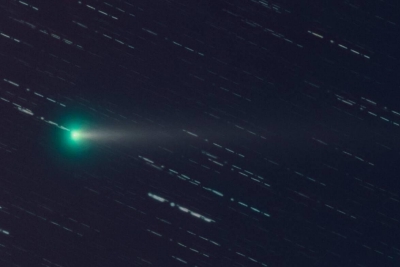 为什么有些彗星发出绿色的光？研究人员破解了色彩现象之谜