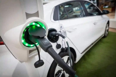 新能源车保费“一天一价” 新规之下谁在涨跌？