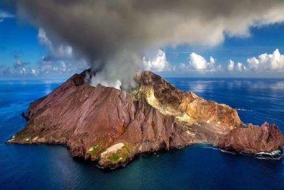 电话通了！连线汤加华人：火山石像下冰雹一样落在屋顶上，打得咚咚作响