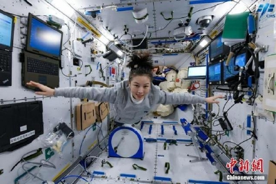 “太空教师”再创新纪录 王亚平成中国在轨时间最长航天员