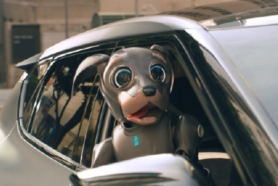 起亚EV6与机器狗