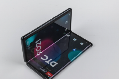 MWC2022：TCL 360度折叠屏概念机 内折外折都可以