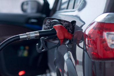 油价正跑步进入“9元”时代，新能源汽车为什么还是不够香？