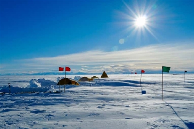 科学家发现南极洲冰下有个水世界