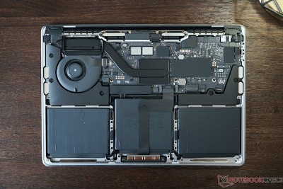M2版MacBook Pro迎来首拆：延续M1时代布局方案