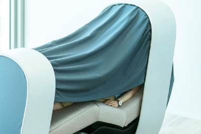 丰田研发午睡座椅：自带遮幕 可轻摇人入睡