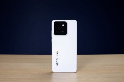 iQOO 15T 上手：一台认真对待游戏的手机