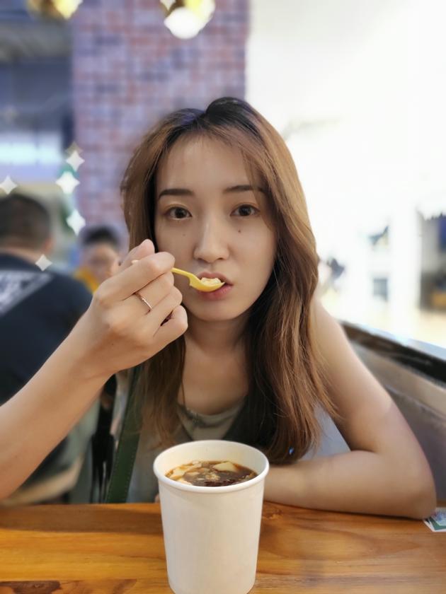 背景菱形的动态光斑