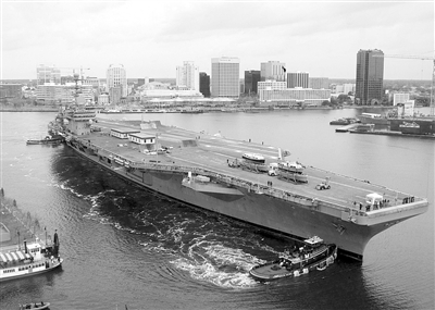 疫情当前 “罗斯福”号航母上发生了什么？