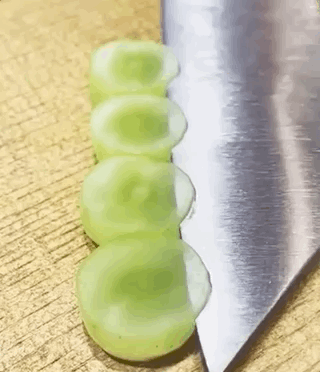 超薄片诞生-搞笑gif动态图片 - izike-izike