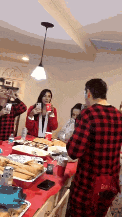 喝完立马发酒疯可还行-搞笑gif动态图片-izike