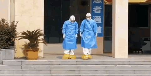 又送6个病人出院啦-搞笑gif动态图片-izike