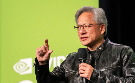 黄仁勋称AI资本支出适当且可持续 英伟达股价结束连跌并大幅上涨