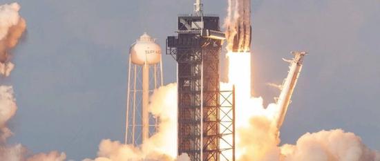 猎鹰12:SpaceX实现三枚一级火箭全回收重型猎鹰“完美”发射