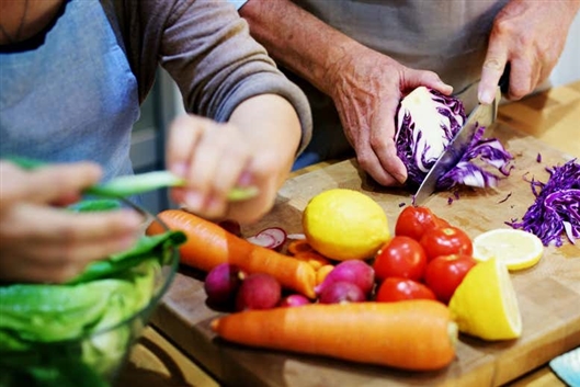 新鲜水果和蔬菜是长寿的关键吗？图片来源：Shutterstock / Rawpixel.com