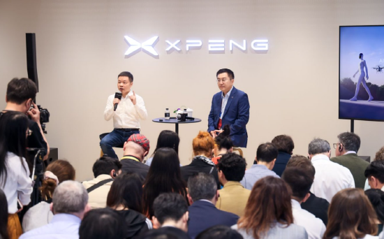 何小鹏：小鹏人形机器人今年底中国量产，明年在更多国家进行交付