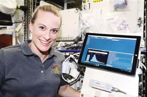 NASA航天员凯特·鲁宾斯首次在太空进行DNA测序