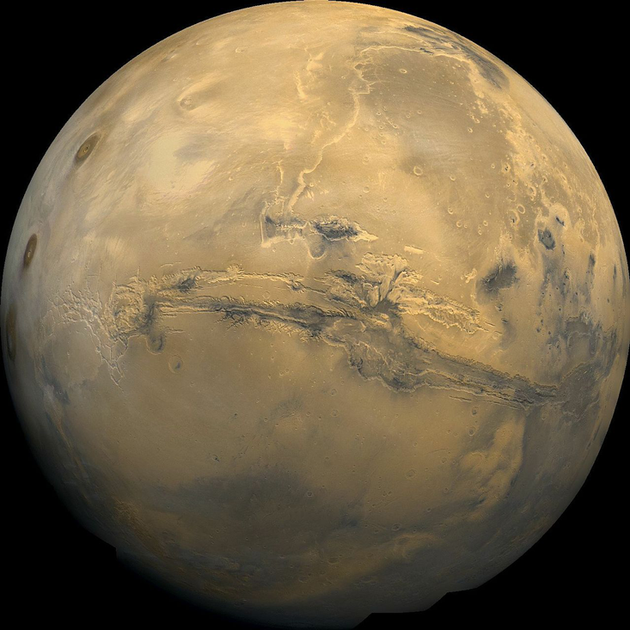 很久以前，的确有大量的水曾流入火星的河流和海洋，这些液体的矿物质遗迹在火星表面上清晰可见——洪泛平原、冲积盆地，甚至还有很早之前就干涸的U字形河道。