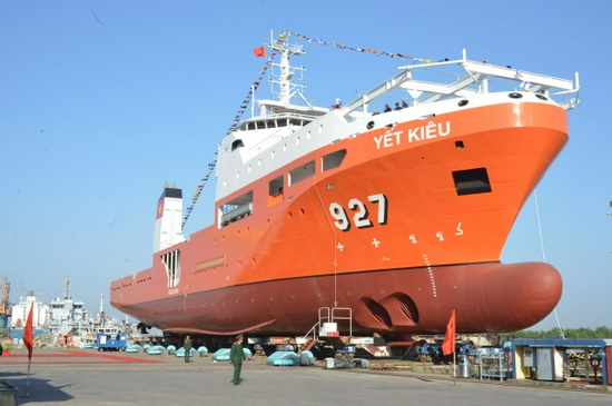 实拍越南首艘国产潜艇救援舰hq927歇骄号