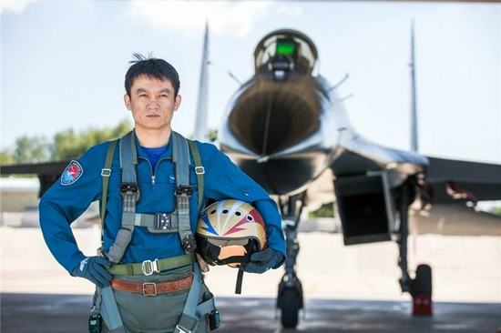 央视披露强军先锋飞行大队驱离外机细节已换装歼20