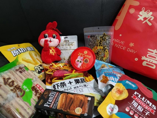 中国农业大学为留校生准备的春节大礼包。受访者供图