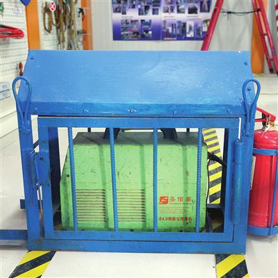 许宏文发明的绝缘线缆套,防止了电缆破损发生触电危险