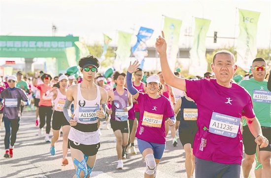 2026西青区半程马拉松开跑 8000跑者赴约