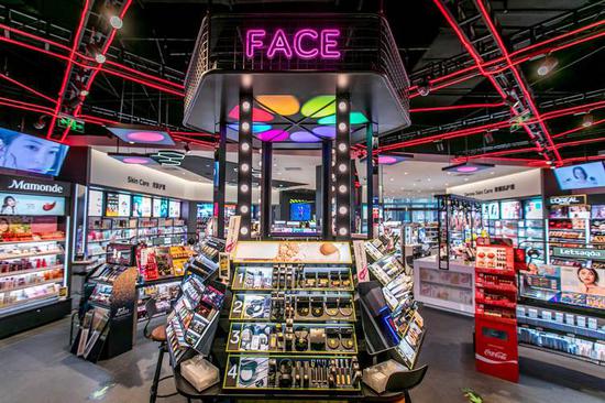 玩转黑科技还能"佛系"试妆走进colorlab,你会一度误以为自己闯入了一