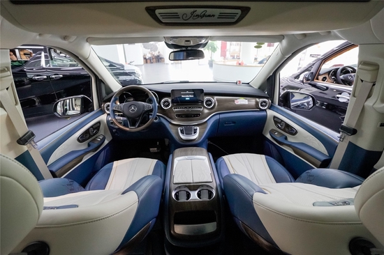 奔驰V级V260顶级商务改装7座无隔断版