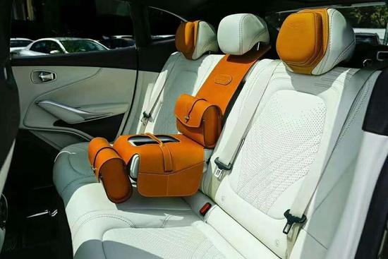 阿斯顿马丁DBX高性价比豪华SUV订车有礼