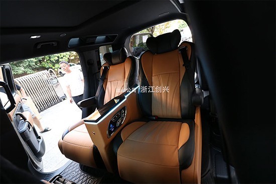 路虎卫士改装航空座椅卫士专业改装后排