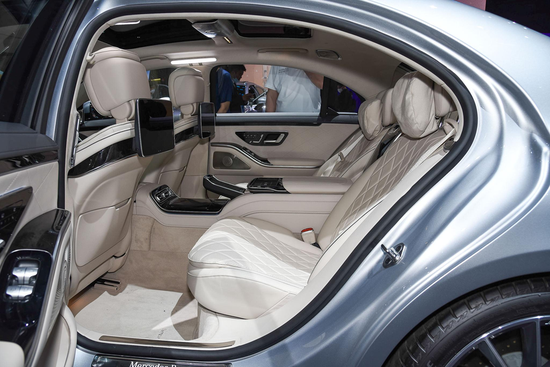 　　图为2022款改款顶配S级