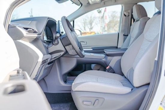 22款丰田塞纳2.5油混国六现车直降万元