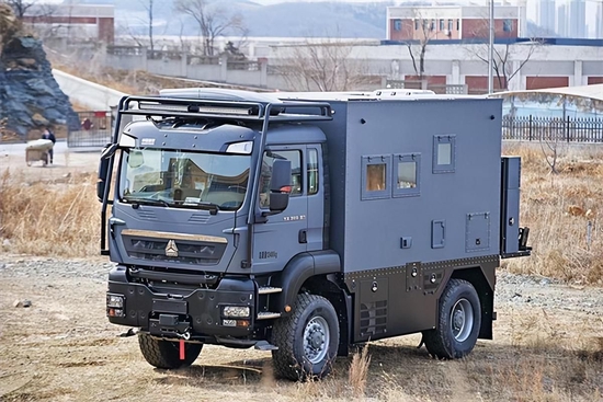 重汽豪沃4x4越野重卡房车现车钜惠