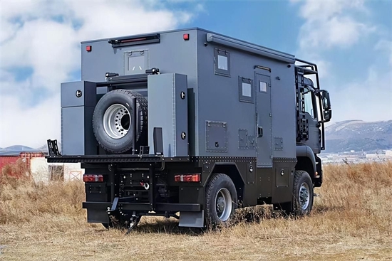 重汽豪沃4x4越野重卡房车现车钜惠